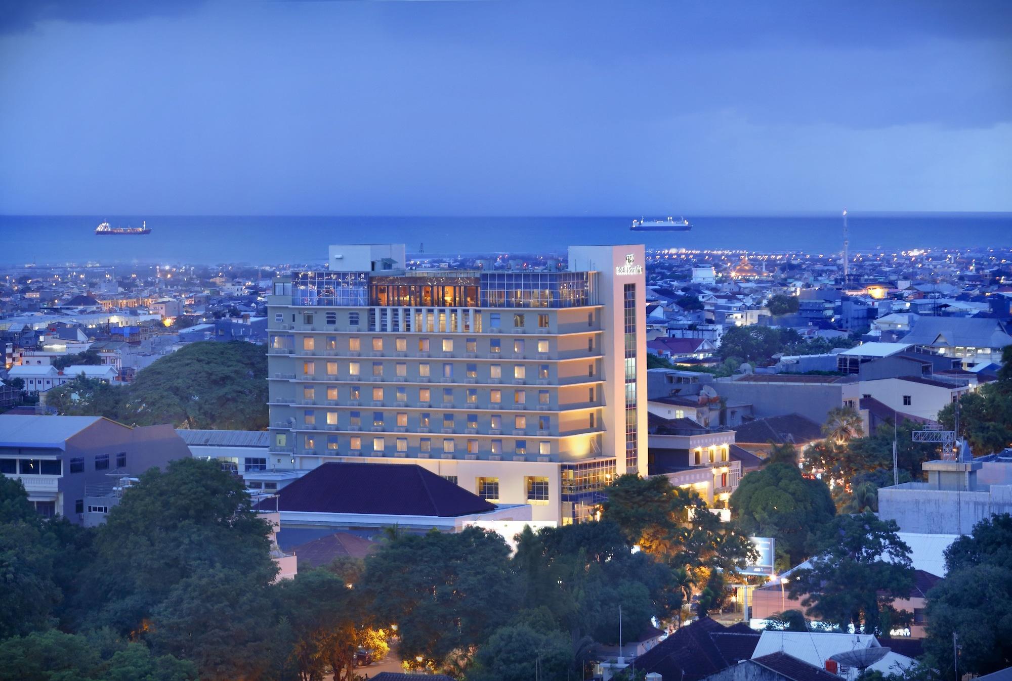 Hotel Santika Makassar Exterior photo