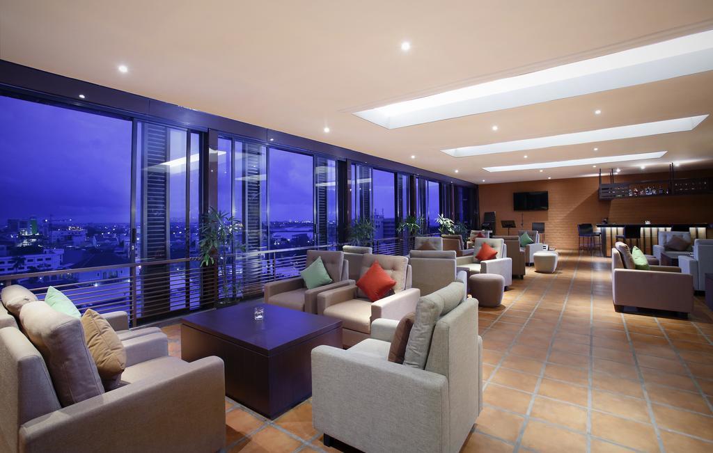Hotel Santika Makassar Exterior photo